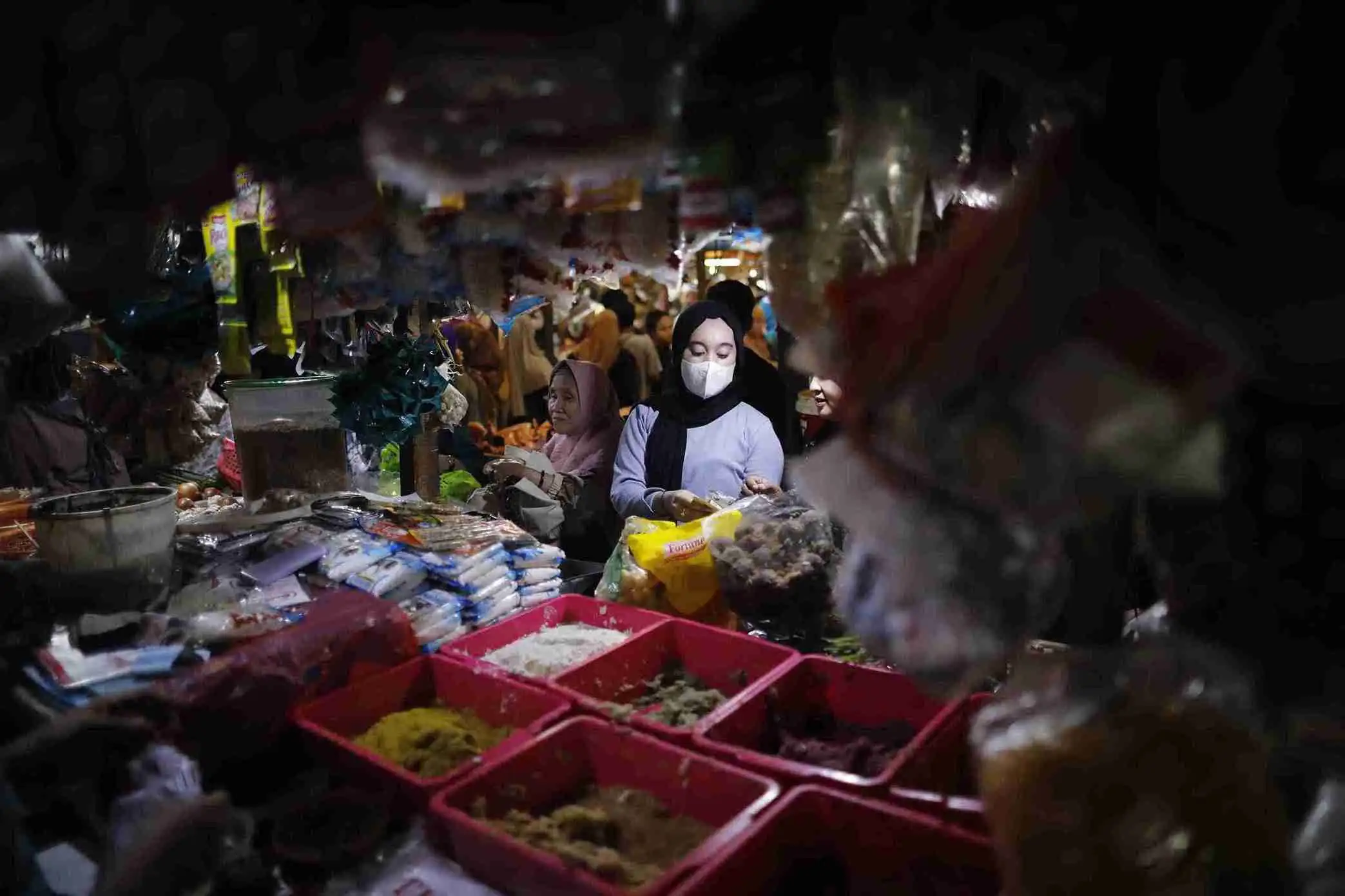 Harga plastik di Jakarta naik hingga 40 persen akibat konflik Timur Tengah yang mengganggu rantai pasok global bahan baku petrokimia. Foto: Dok. KabarBursa