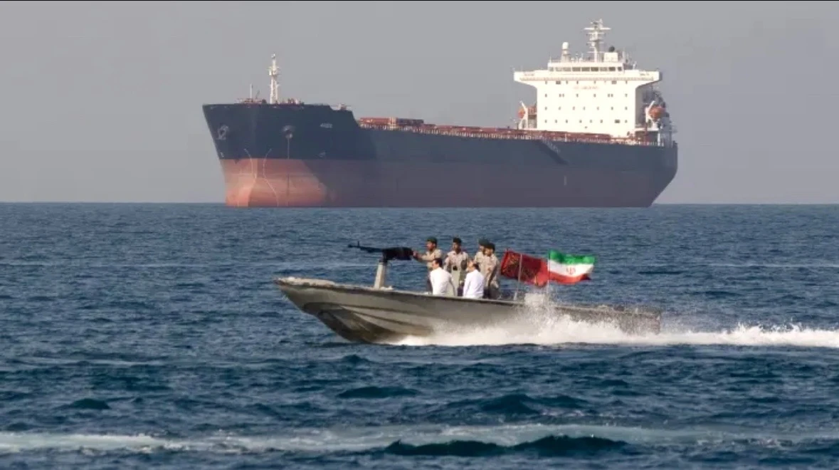Perang Iran 50 hari hilangkan 500 juta barel minyak global senilai USD50 miliar, ganggu pasokan dan tekan ekonomi dunia. Foto: Getty Images