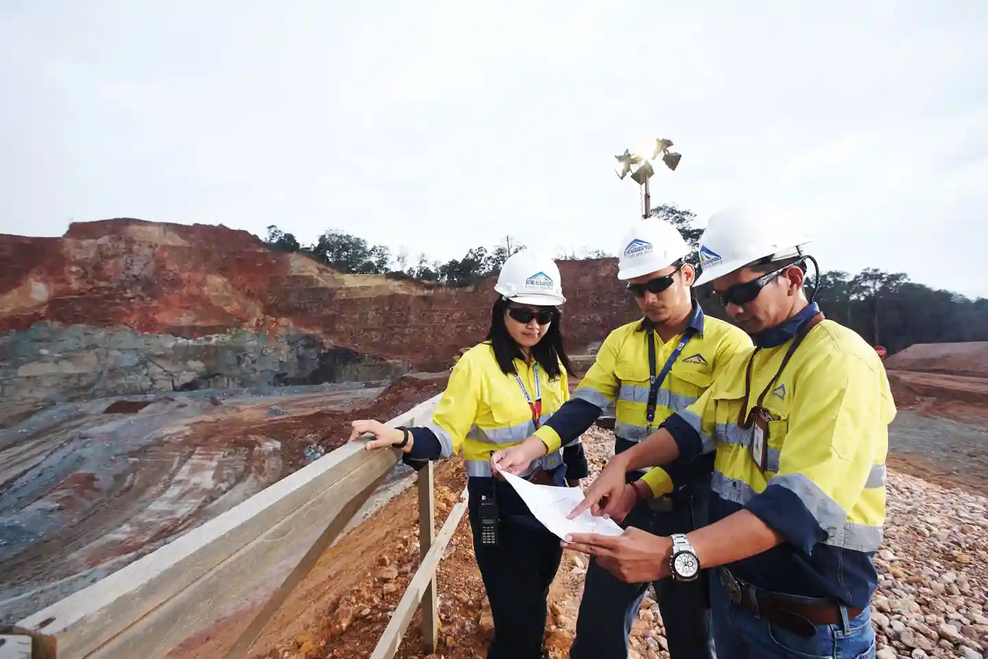 Kinerja operasional MDKA mencatatkan kenaikan, didukung tambang tujuh bukit yang memproduksi emas. Buy on Weakness untuk MDKA. (Foto: dok Merdeka Copper Gold)