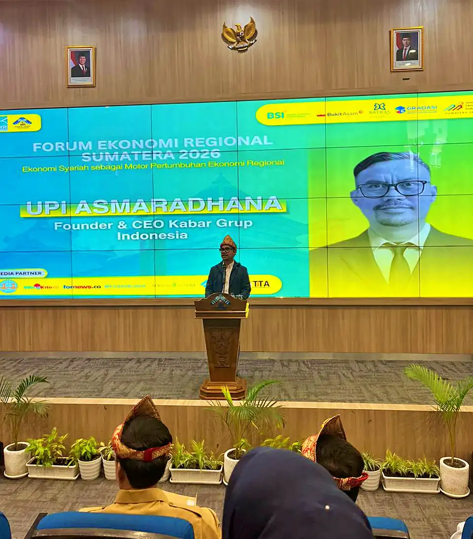 CEO Kabar Grup Indonesia (KGI) sekaligus Direktur Utama Kabar Bursa Indonesia, Upi Asmaradhana di Forum Ekonomi Regional Sumatera 2026 resmi digelar di Auditorium Perpustakaan UIN Raden Fatah Palembang, Senin, 20 April 2026. (Foto: Dok. Kabarbursa.com)