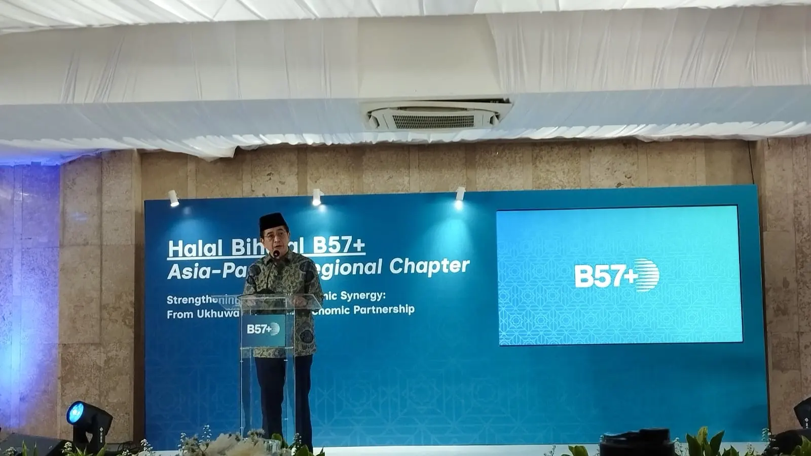 Ketua Umum B57+ Asia-Pacific Chapter Arsjad Rasjid memberikan sambutan pada acara Halal Bihalal B57+ Asia-Pacific Regional Chapter di Masjid Istiqlal, Jakarta Pusat, Rabu, 22 April 2026. Kegiatan ini menjadi bagian dari upaya memperkuat kolaborasi bisnis lintas negara dalam kerangka B57+ yang mendorong integrasi ekonomi dunia Islam. Foto: Alpin Pulungan/KabarBursa