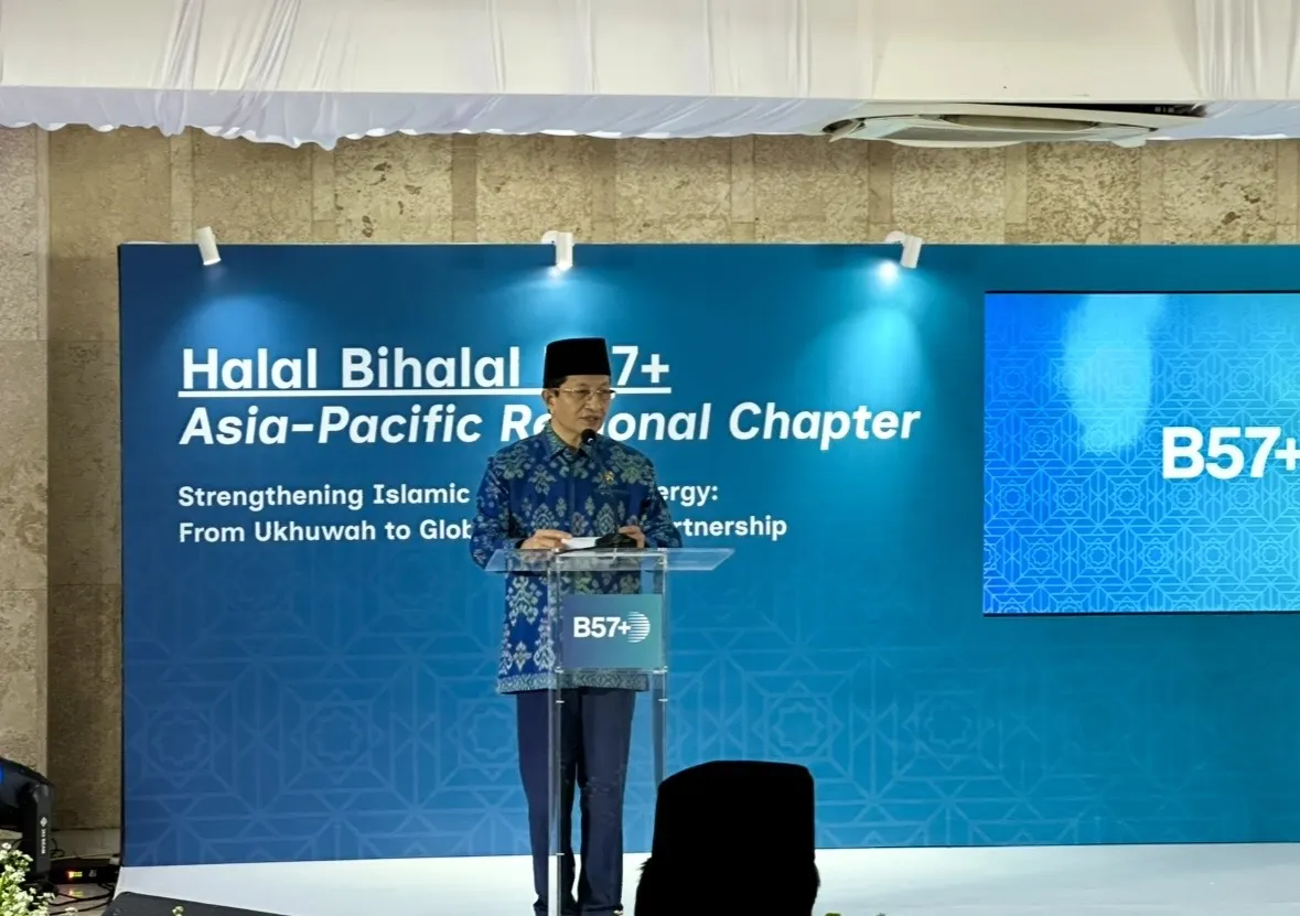 Menteri Agama Prof Nasaruddin Umar menyampaikan sambutan dalam acara Halal Bihalal B57+ Asia-Pacific Regional Chapter di Masjid Istiqlal, Jakarta Pusat, Rabu, 22 April 2026. Dalam forum ini, pemerintah menegaskan komitmen Indonesia sebagai penghubung pasar ekonomi Islam global melalui inisiatif B57+. Foto: Alpin Pulungan/KabarBursa