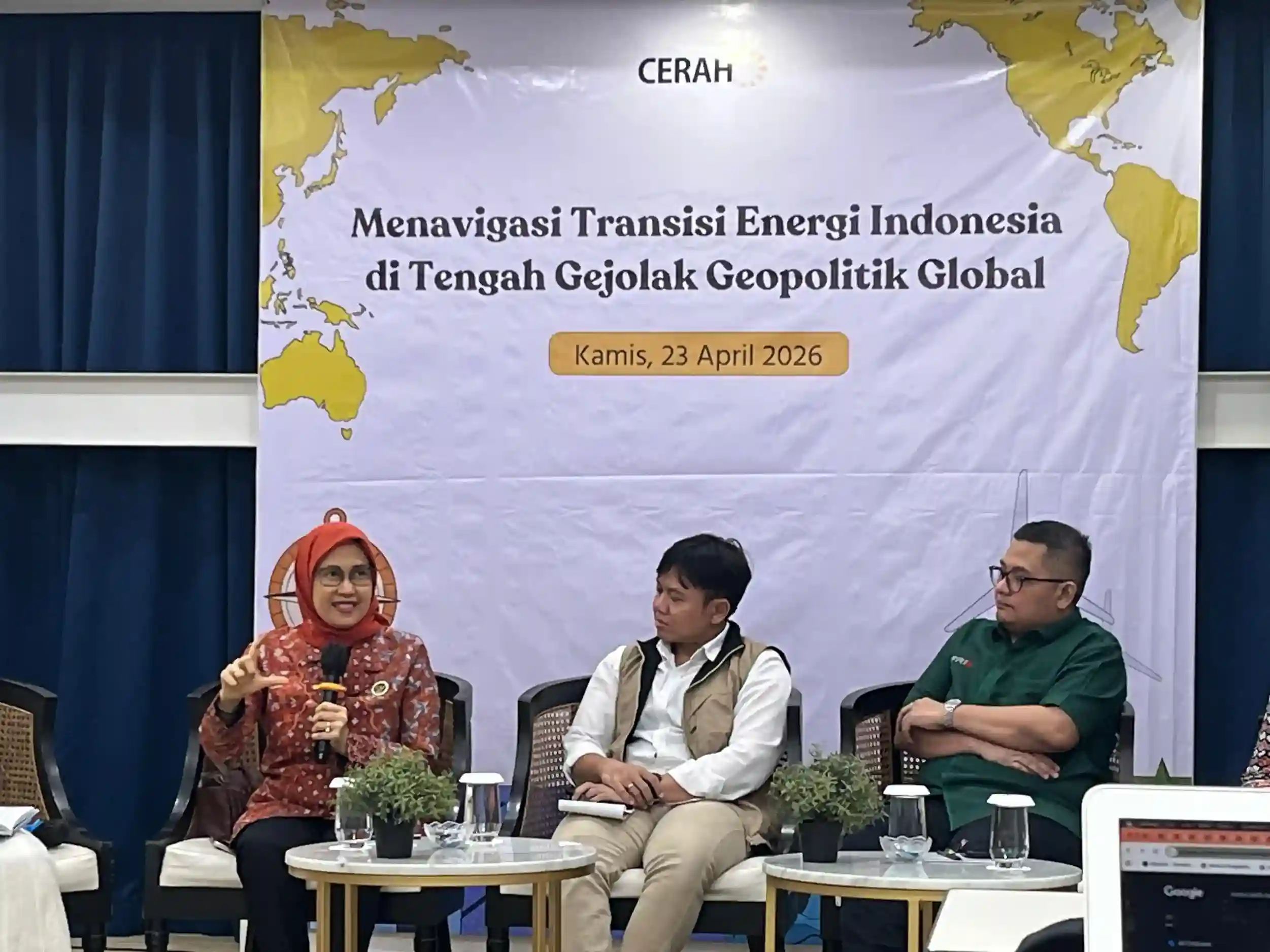 Diskusi Cerah Expert Panel bertajuk Menavigasi Transisi Energi Indonesia di Tengah Gejolak Geopolitik Global yang diselenggarakan Yayasan CERAH (Foto: Gusti Ridani/Kabarbursa.com)