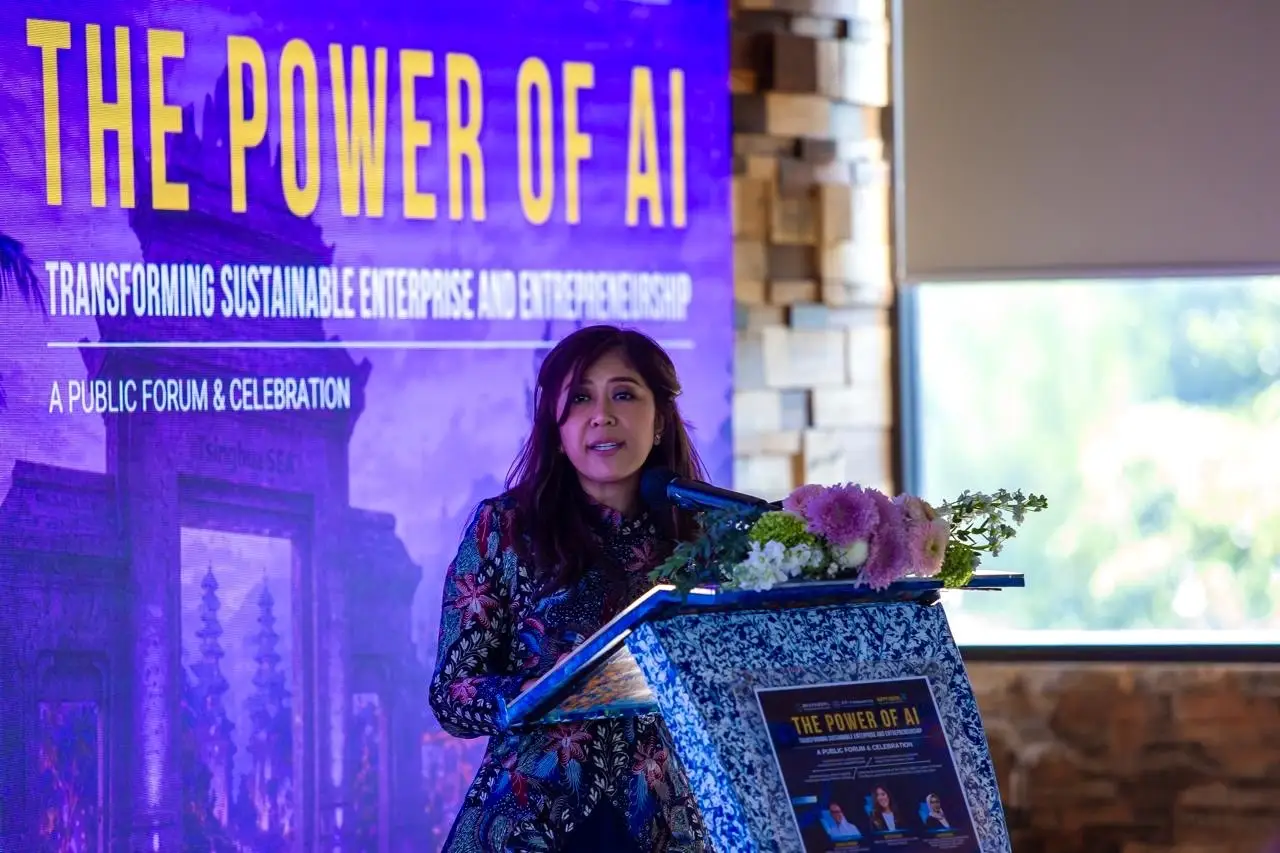 Menteri Komunikasi dan Digital Meutya Hafid menyampaikan sambutan dalam forum The Power of AI: Transforming Sustainable Enterprise and Entrepreneurship di UID Bali Campus, KEK Kura Kura Bali, 18 April 2026. Dalam kesempatan tersebut, ia menekankan pentingnya regulasi kecerdasan buatan yang bertanggung jawab sebagai fondasi transformasi digital nasional. Foto: Dok. DN KEK