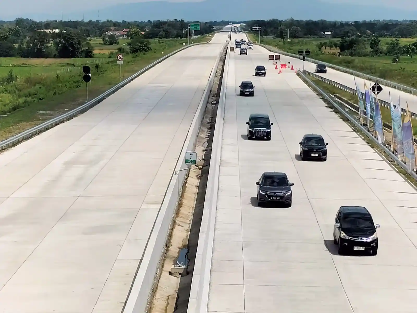 Sejumlah mobil yang tengah melewati tol (Foto: Jasa Marga) 