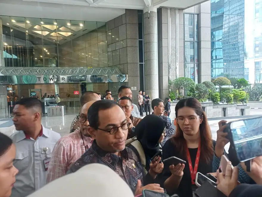 Kepala Eksekutif Pengawas Pasar Modal, Keuangan Derivatif, dan Bursa Karbon OJK, Hasan Fawzi di Gedung BEI, Jakarta pada Senin, 27 April 2026. Desty Luthfiani/KabarBursa.com