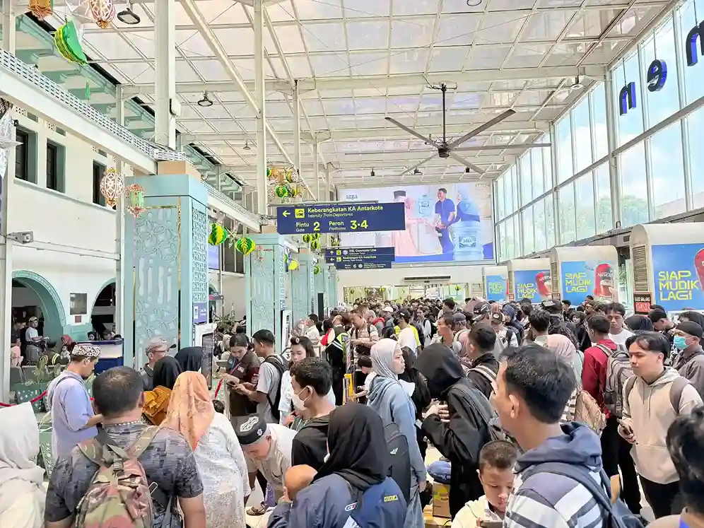 Ilustrasi pemudik di stasiun (foto: dok. KAI)
