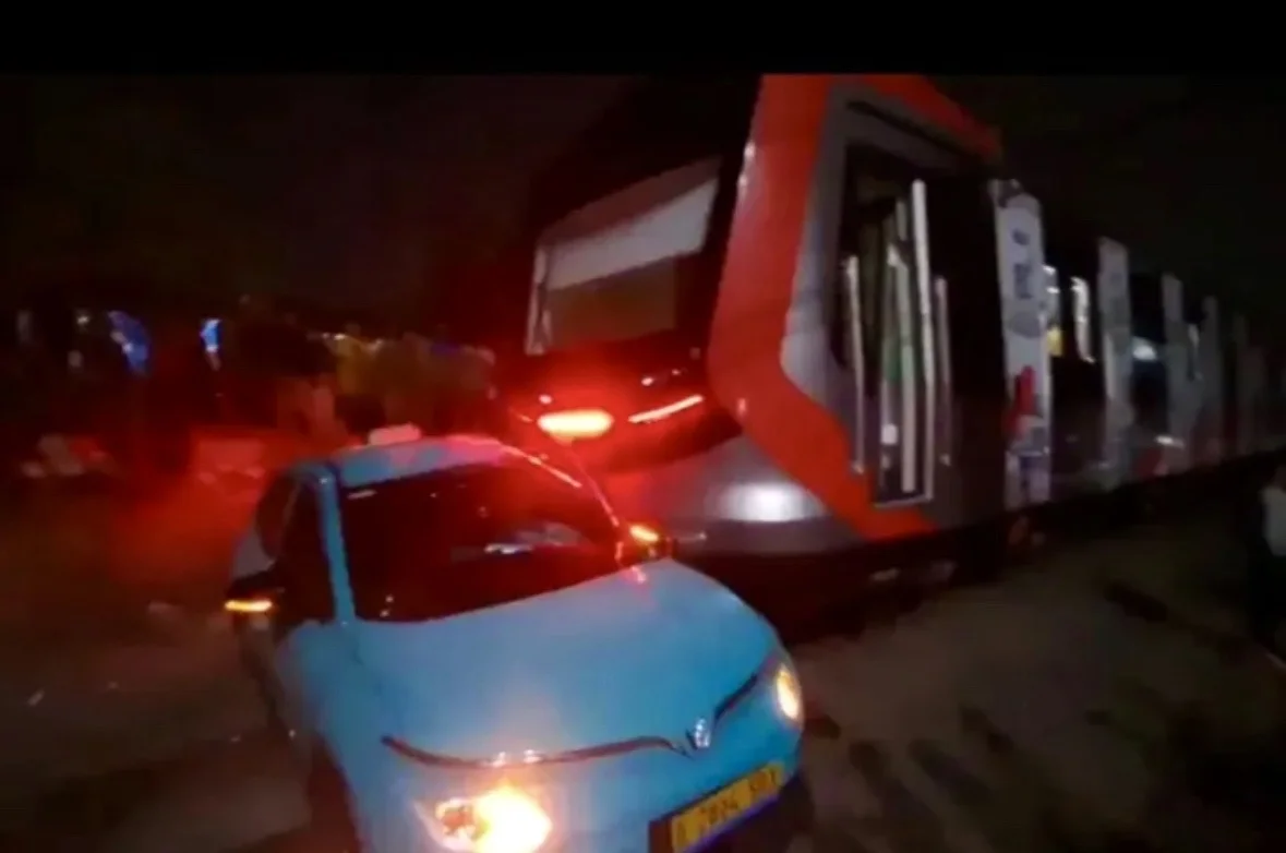 MTI menilai tragedi Bekasi Timur mencerminkan lemahnya sistem operasi dan keselamatan kereta di Indonesia. Foto: Tangkapan layar X TMC Polda Metro Jaya.