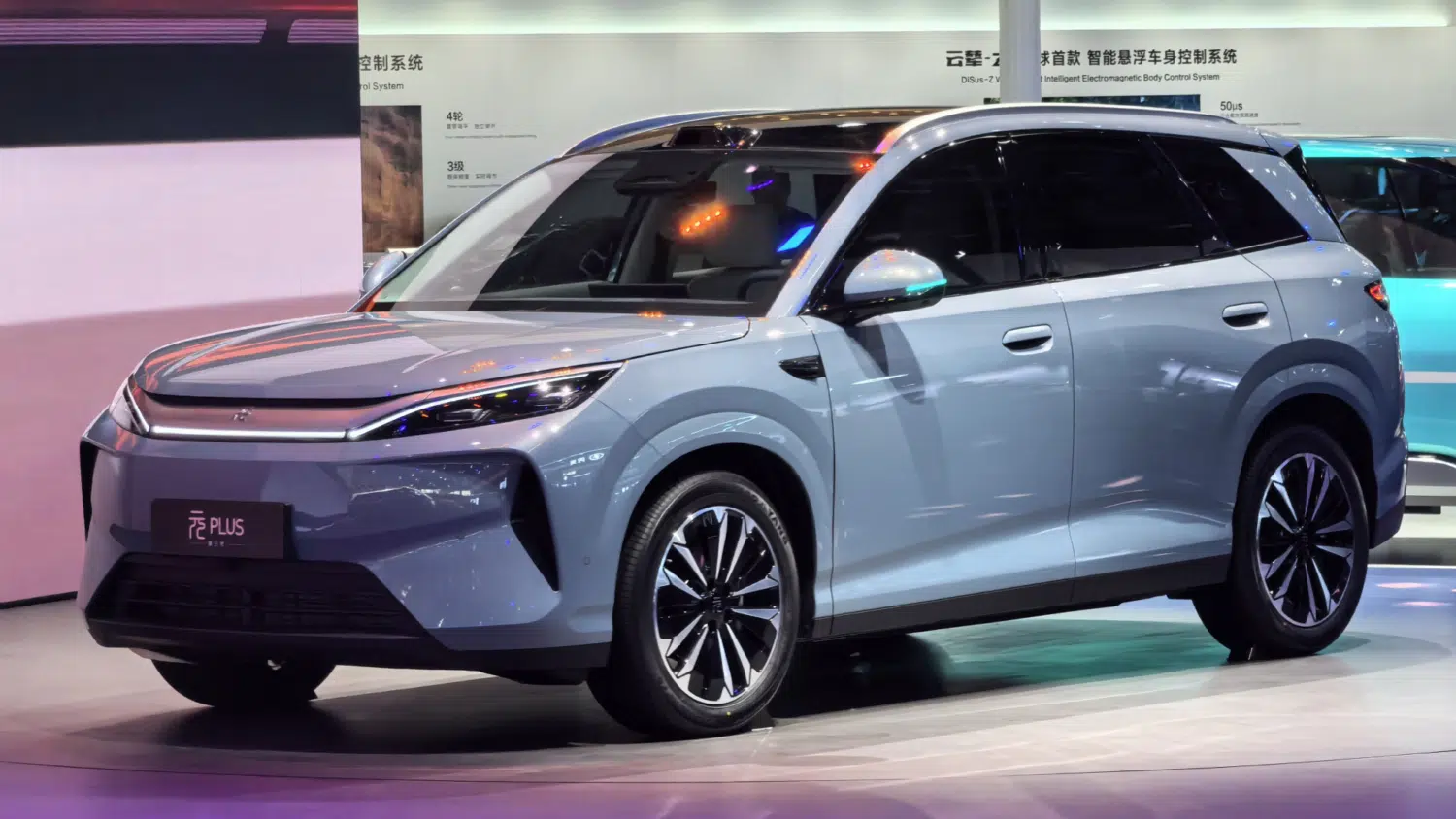 BYD Atto 3 generasi terbaru bawa banyak pembaruan, termasuk flash charging dan kemampuan jarak tempuh hingga 630 km. Foto: Gemini-mini