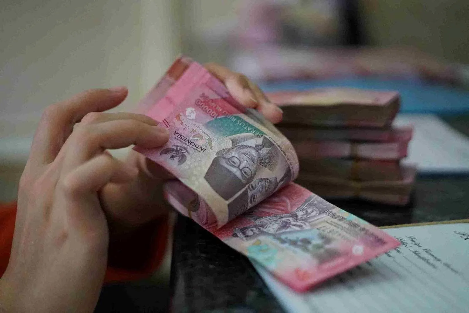 Rupiah diprediksi melemah di tengah ketidakpastian global, sentimen Timur Tengah, dan keraguan pasar terhadap ekonomi RI. Foto: Dok. KabarBursa.