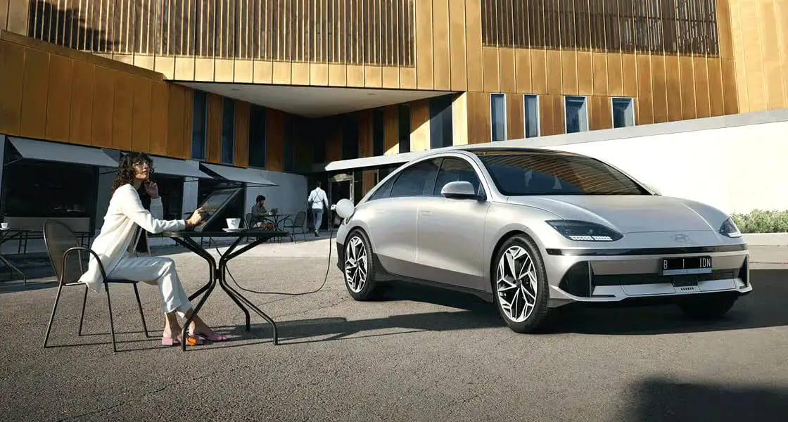 Ilustrasi subsidi mobil listrik menguntungkan premium. Foto: Hyundai.