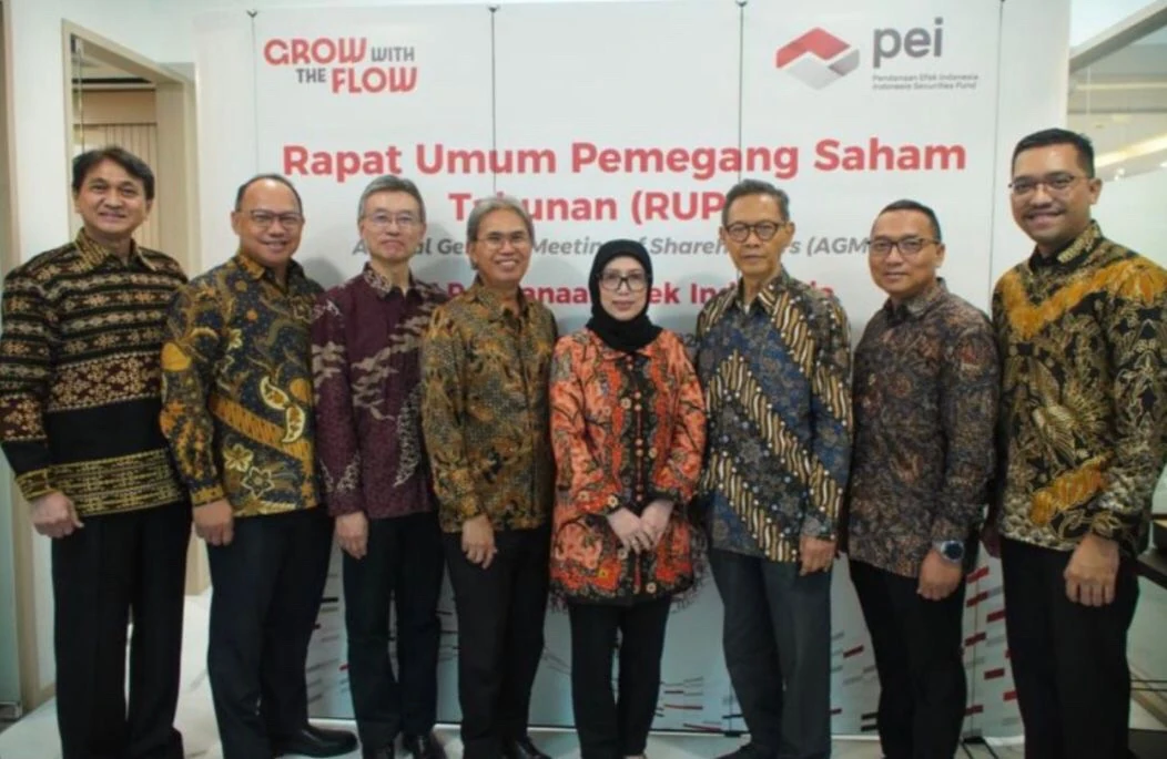 Jajaran direksi PT Pendanaan Efek Indonesia (PEI) menggelar rapat umum pemegang saham (RUPS). Dok. PEI.