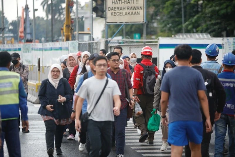 DPR soroti pertumbuhan ekonomi 5,61 persen yang masih dibayangi PHK, lemahnya daya beli, dan tekanan terhadap industri nasional. Foto: Dok. KabarBursa.