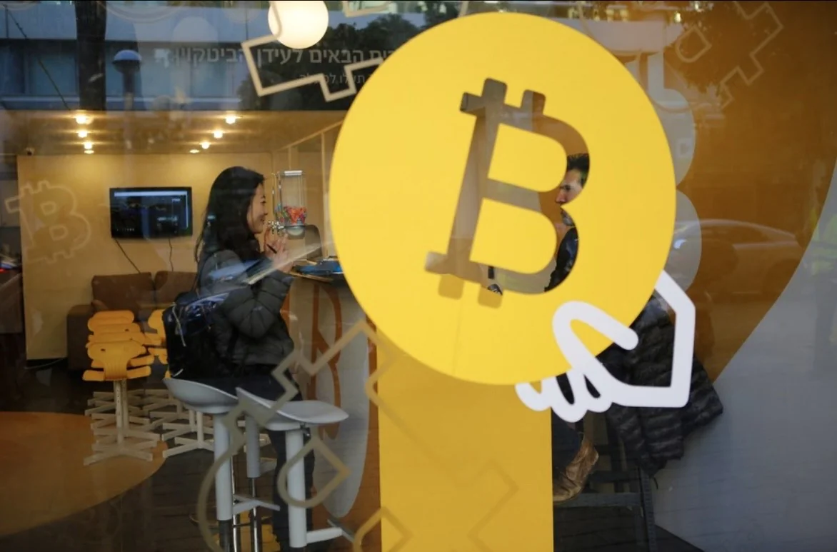 Pasar kripto melemah pada 2026, namun OJK dan Tokocrypto menyebut investor belum keluar dan masih menunggu momentum pemulihan. Foto: Dok. Xinhua.