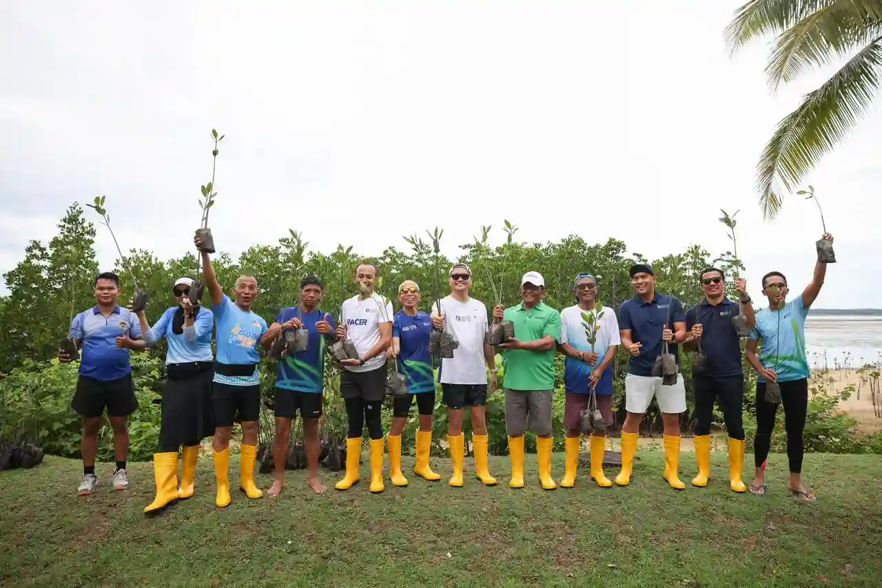 Mandiri Bintan Marathon lanjutkan komitmen ESG lewat penanaman Mangrove di Bintan. Foto: dok. Bank Mandiri