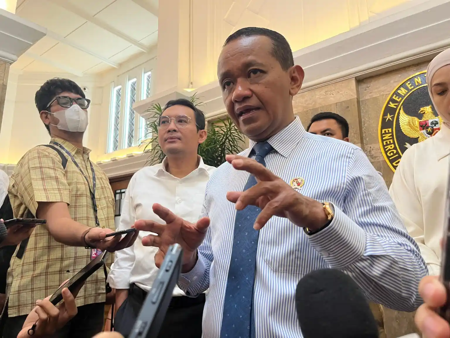 Bahlil Lahadalia memastikan proyek Blok Tuna segera masuk tahap EPC setelah Harbour Energy melepas sahamnya. Pemerintah targetkan produksi gas mulai 2028. Foto: Gusti Ridani/KabarBursa.com.