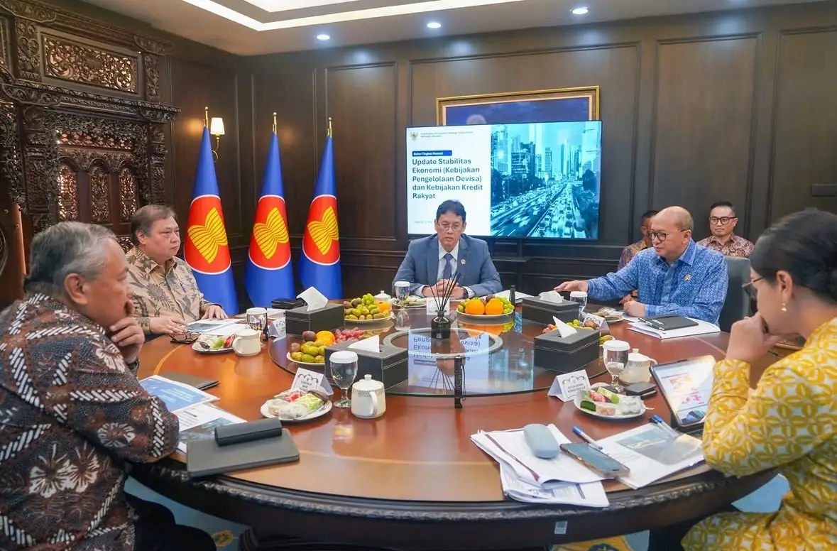 LPEM UI mempertanyakan pertumbuhan ekonomi RI 5,61 persen versi pemerintah. Data manufaktur dan energi dinilai tidak sinkron. Foto: IG @airlanggahartarto_official.