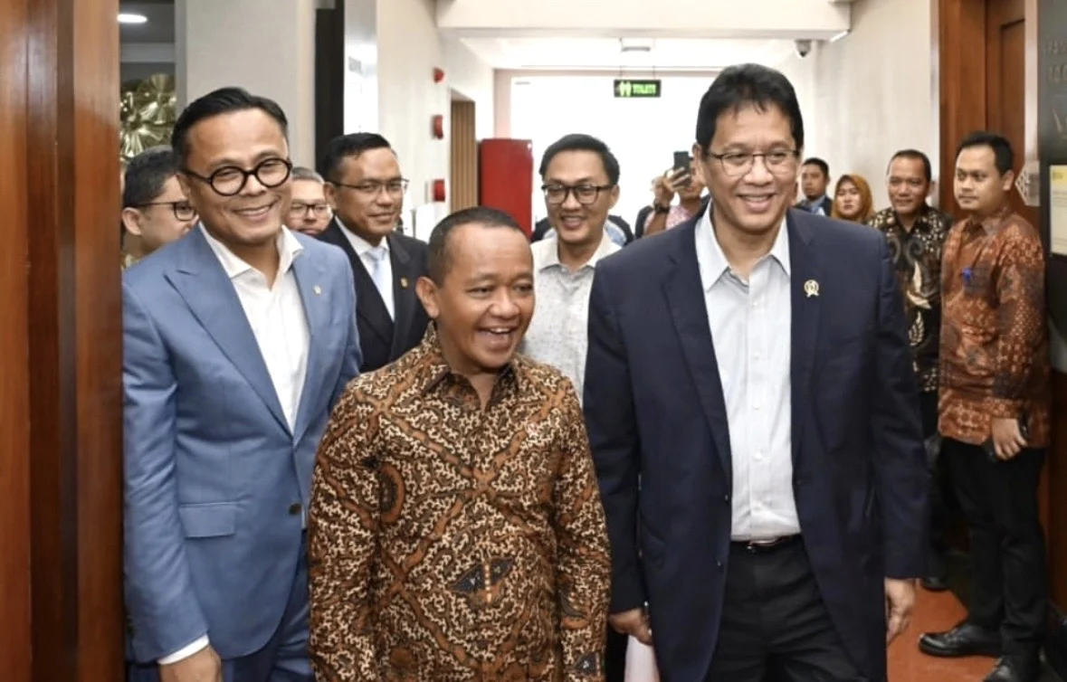 Purbaya mendukung langkah Bahlil dalam memperkuat swasembada energi nasional, optimalisasi PNBP, dan percepatan program listrik desa. Foto: IG @menkeuri