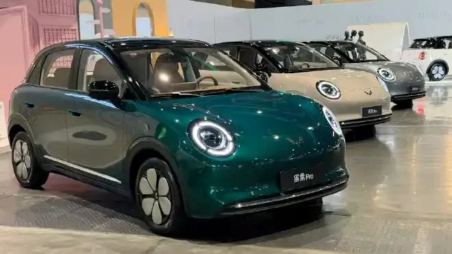 Mobil listrik Wuling Binguo Pro terpesan 30 ribu unit sebelum peluncuran. Harga mulai Rp152 jutaan, jarak tempuh hingga 403 km. Foto: Sina Auto