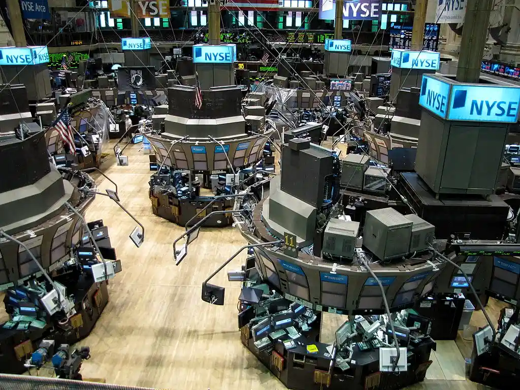 Wall Street berakhir di zona merah usai pernyataan Trump dan Arachi memberikan ketegangan baru terhadap perselisihan kedua negara. (Foto: Wikimedia Commons)
