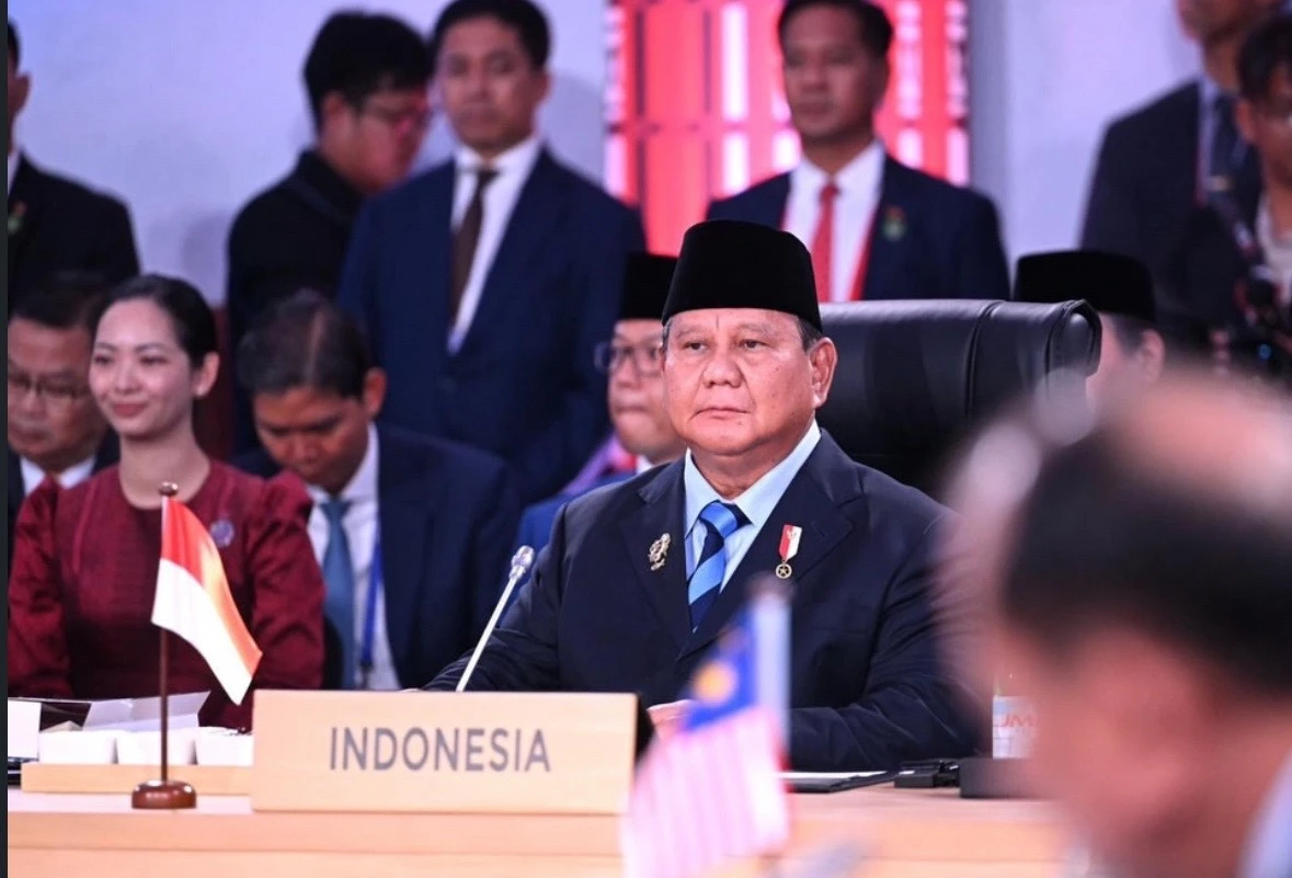 Pelemahan Rupiah disebut mendorong warga desa beralih ke dolar AS dan valas lain. Pengamat soroti fenomena FOMO kurs. Foto: IG @presidenrepublikindonesia.