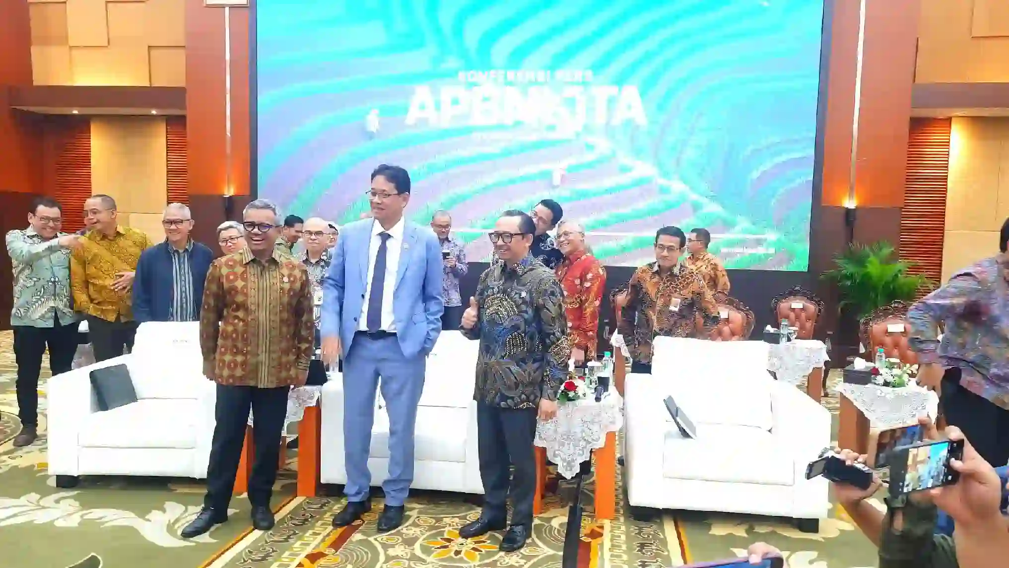 Menteri Keuangan Purbaya Yudhi Sadewa umumkan pendapatan negara capai Rp918,4 triliun hingga April 2026. Pajak dipatok tumbuh hingga 20 Persen. Foto: KabarBursa.com/Harun