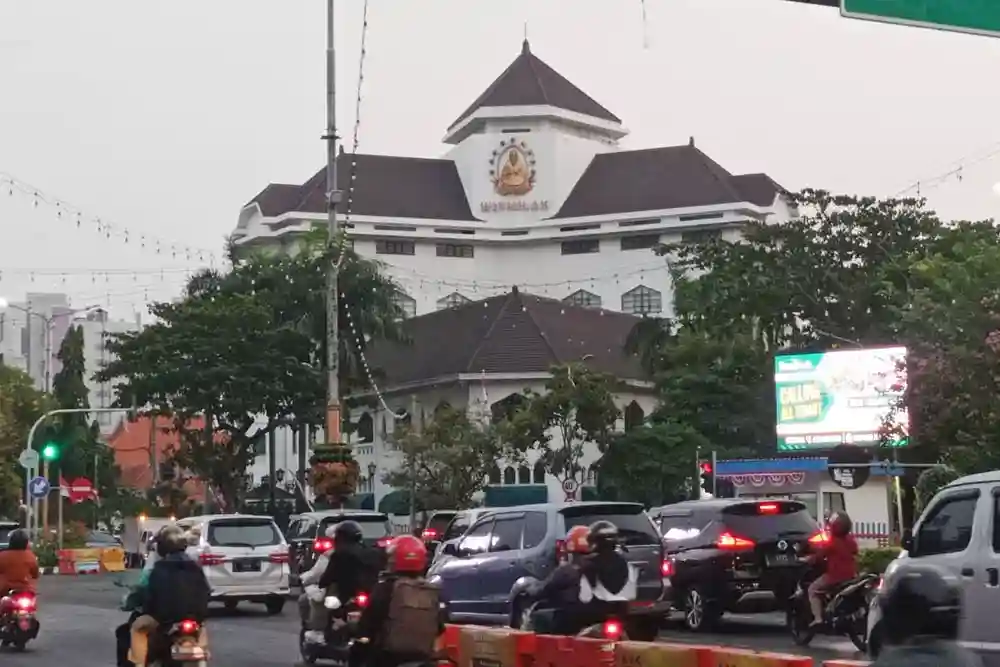 Meski menguat, pergerakan saham WIIM masih berada dalam tekanan. Harganya masih tertahan di bawah MA20. (Foto: dok Wismilak)
