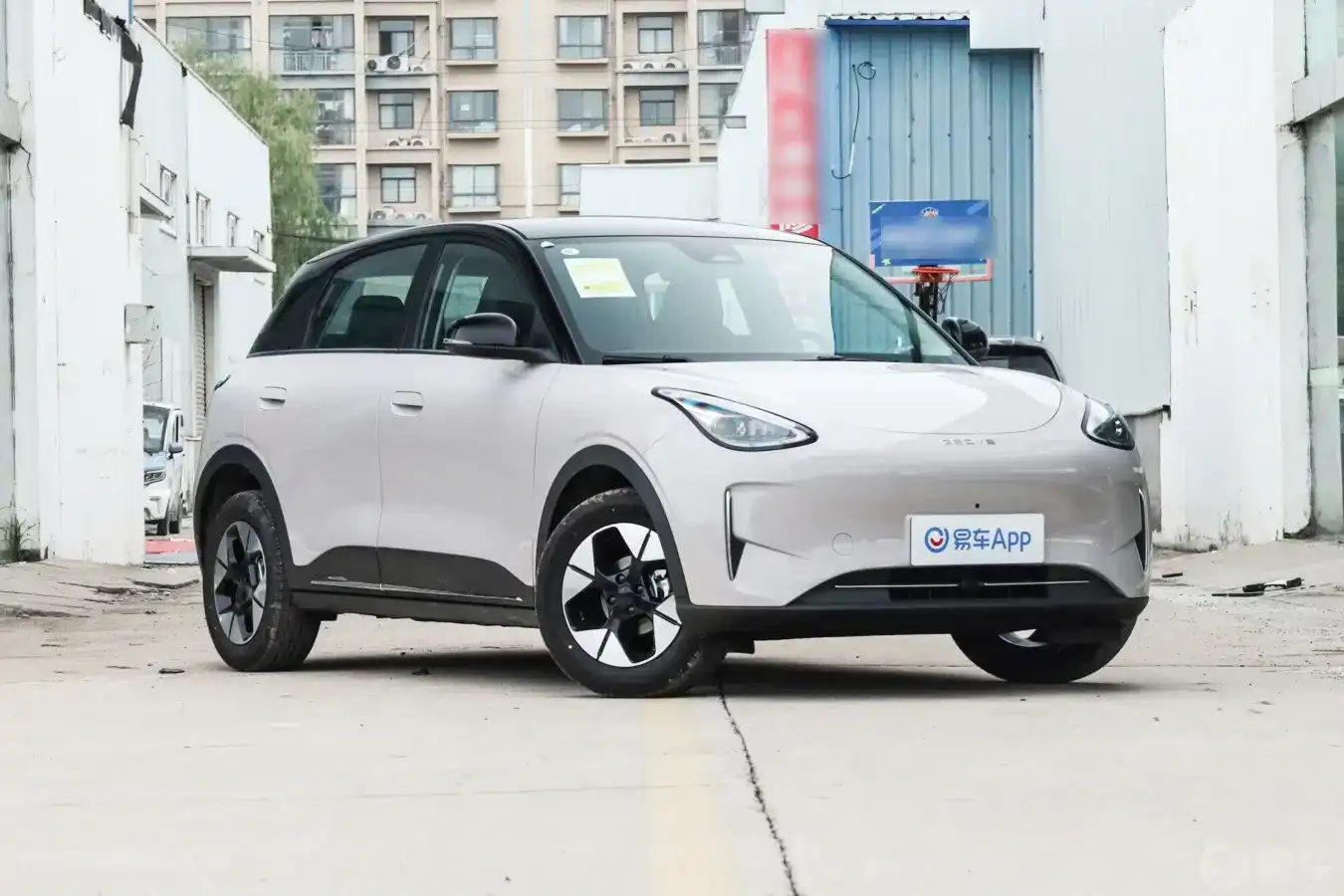 Geely EX2 dapat  pembaruan tampilan hingga baterai. Jarak tempuhnya mencapai 460 km dengan pengisian baterai 30-80 persen dalam waktu 21 menit. Foto: Yiche