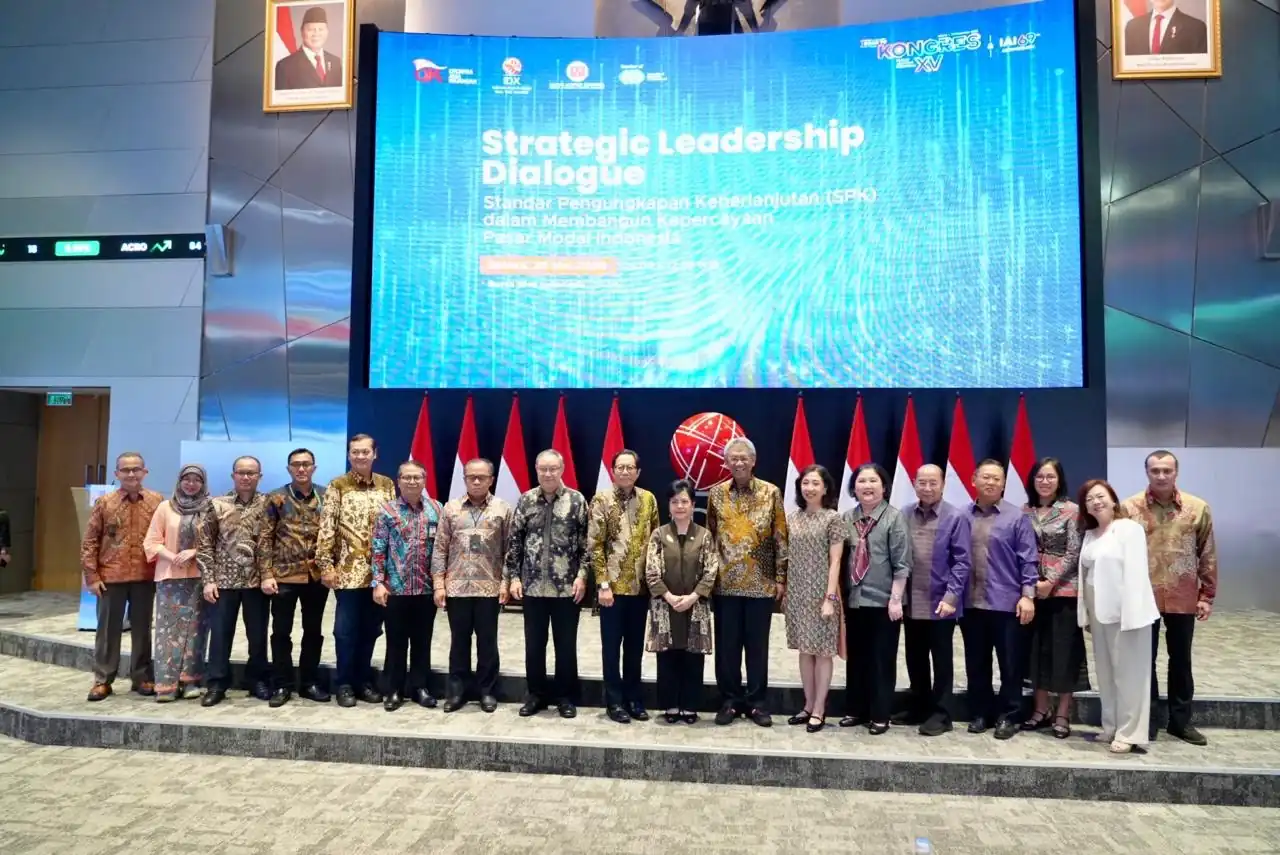 Ikatan Akuntan Indonesia, Bursa Efek Indonesia, dan Otoritas Jasa Keuangan menggelar Strategic Leadership Dialogue bertajuk “SPK dalam Membangun Kepercayaan Pasar Modal Indonesia” di Main Hall BEI, Jakarta, Selasa, 26 Mei 2026. Forum tersebut membahas penguatan kepercayaan investor melalui implementasi Standar Pengungkapan Keberlanjutan (SPK). Foto: IAI.