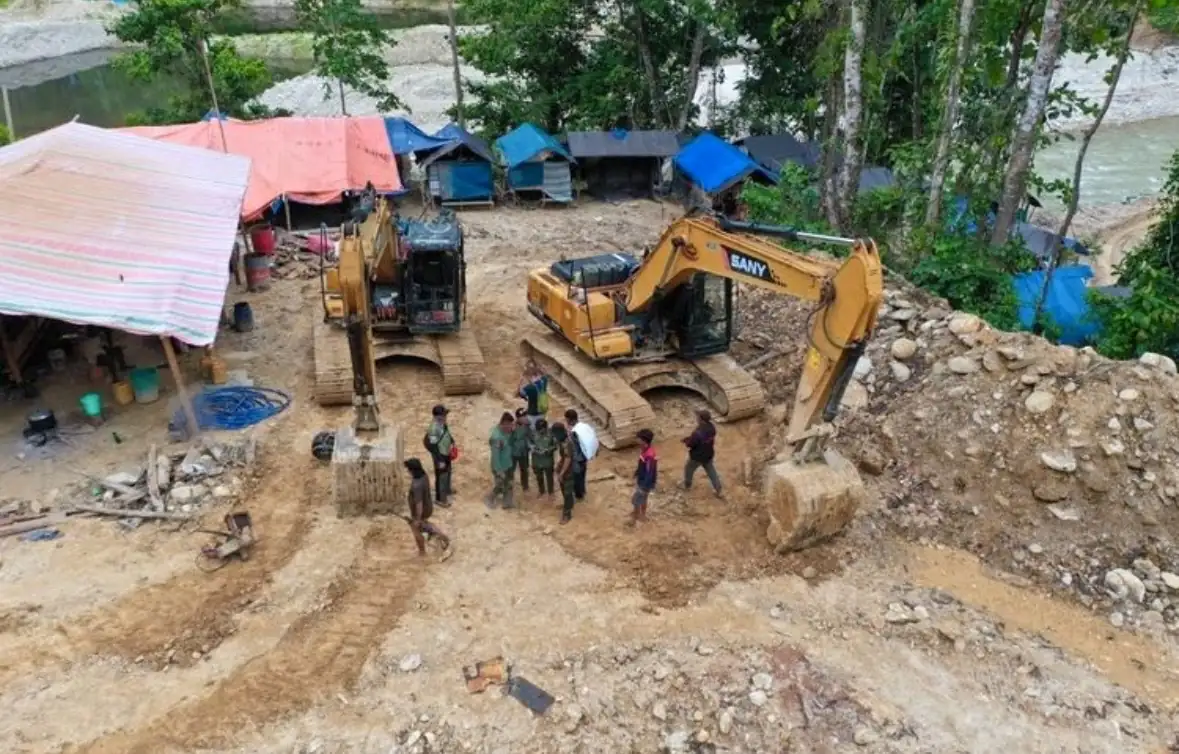 APRI mengklaim tambang rakyat menghasilkan 120 ton emas per tahun, melampaui Freeport. Namun sektor ini dinilai belum mendapat dukungan regulasi. Foto: Dok. Kementerian Hutan.