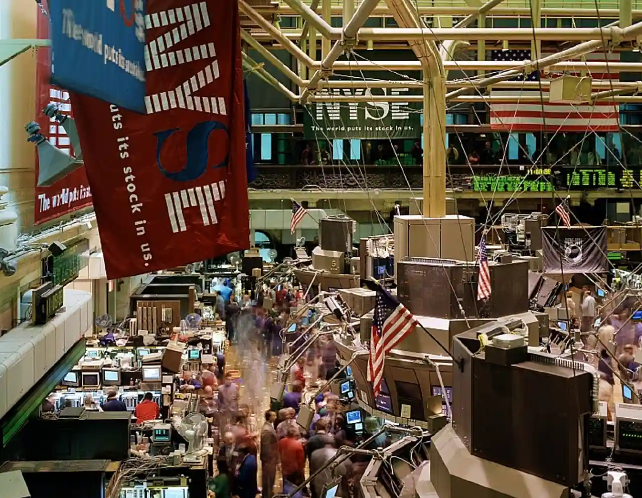 Nasdaq Composite bertambah 55,15 poin atau 0,21 persen ke level 26.972,62. (Foto: Public Domain Pictures)