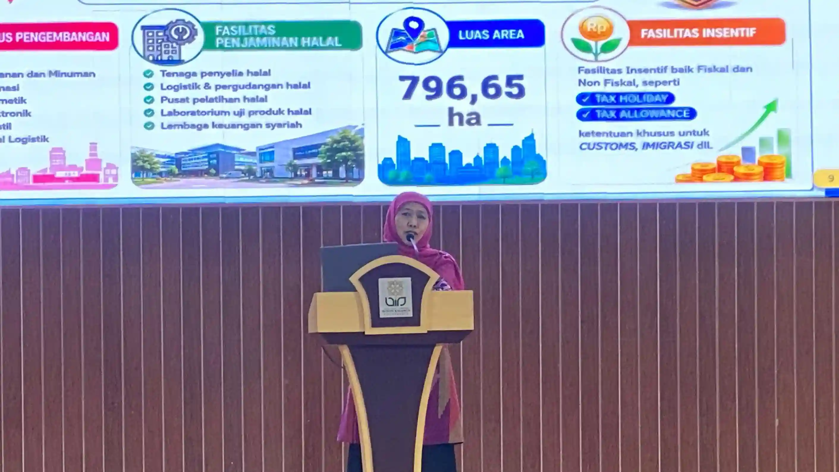 Gubernur Jawa Timur, Khofifah Indar Parawansa dalam acara Forum Ekonomi Regional Jawa Halal Ecosystem 2026  (Foto: Dok. Kabarbursa.com) 