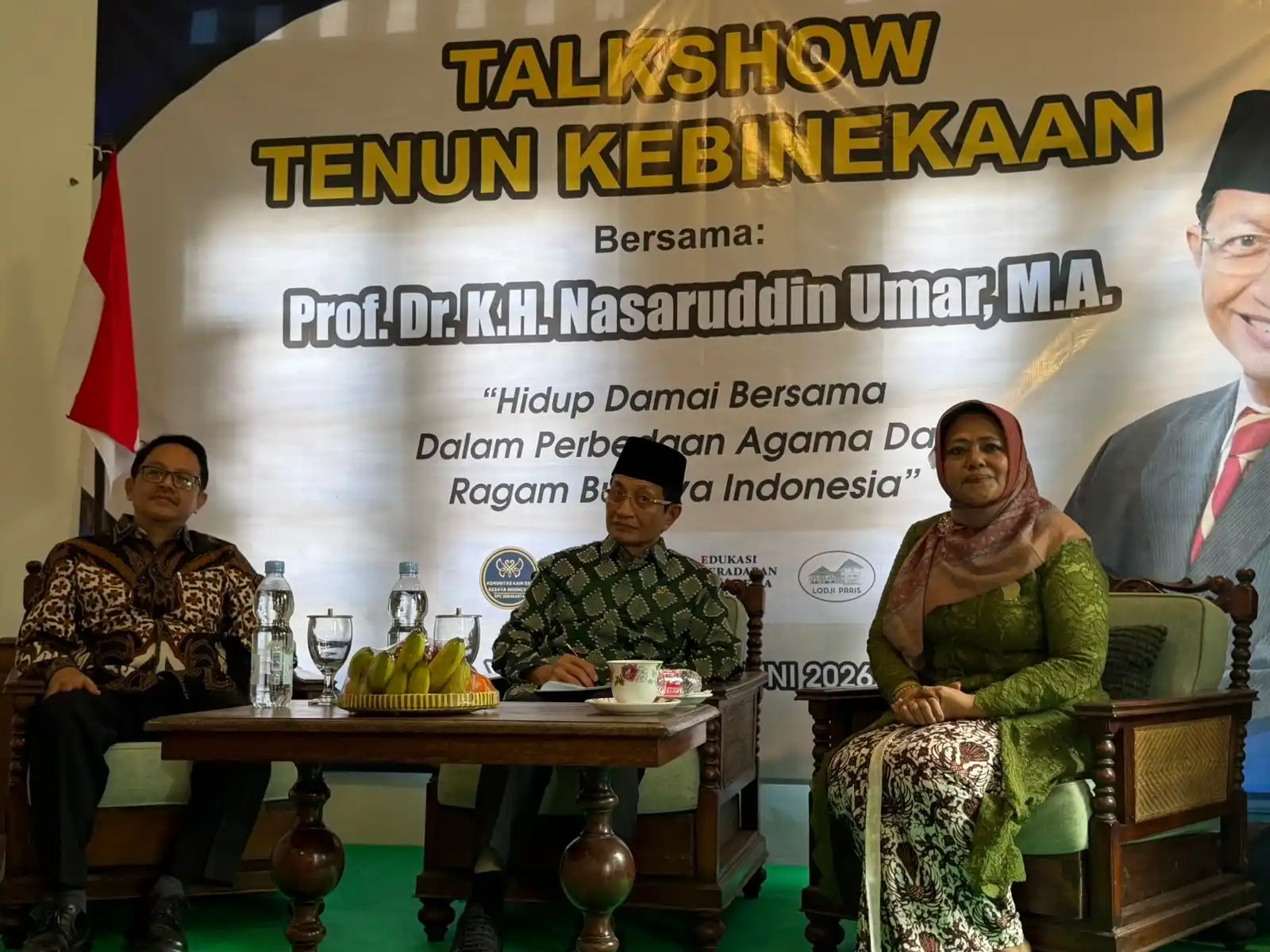 Menteri Agama, Nasaruddin Umar (tengah) saat menghadiri Talk Show Tenun Kebinekaan (Foto: Kabarbursa.com)