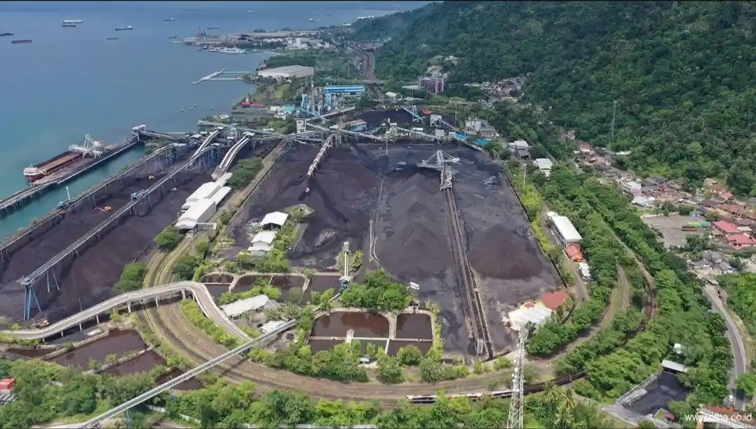 PP 24/2026 tentang ekspor SDA menciptakan pemenang dan pecundang baru di bursa. Simak tipe emiten yang berpotensi untung maupun tertekan. Foto: Dok. PT Bukit Asam (PTBA).