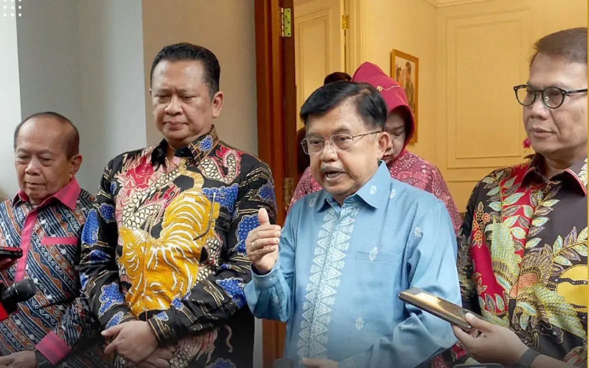 Jusuf Kalla mengingatkan sejarah Indonesia menunjukkan krisis ekonomi yang dibiarkan berlarut-larut kerap berujung pada gejolak politik dan pergantian kekuasaan. Foto: IG @jusufkalla.