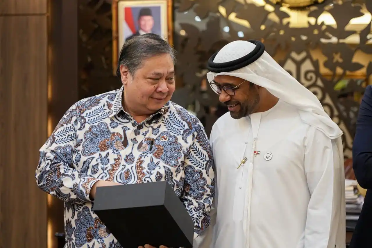 Menteri Koordinator Bidang Perekonomian Airlangga Hartarto dan Duta Besar UEA untuk Indonesia Abdulla Salem Al Dhaheri  (Foto: Kemenko Perekonomian)
