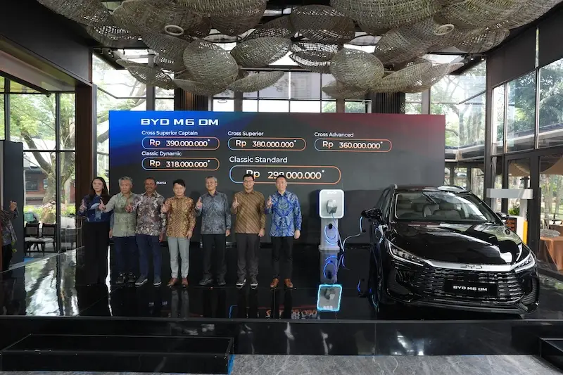 Pengumuman harga BYD M6 DM. Foto: BYD. 
