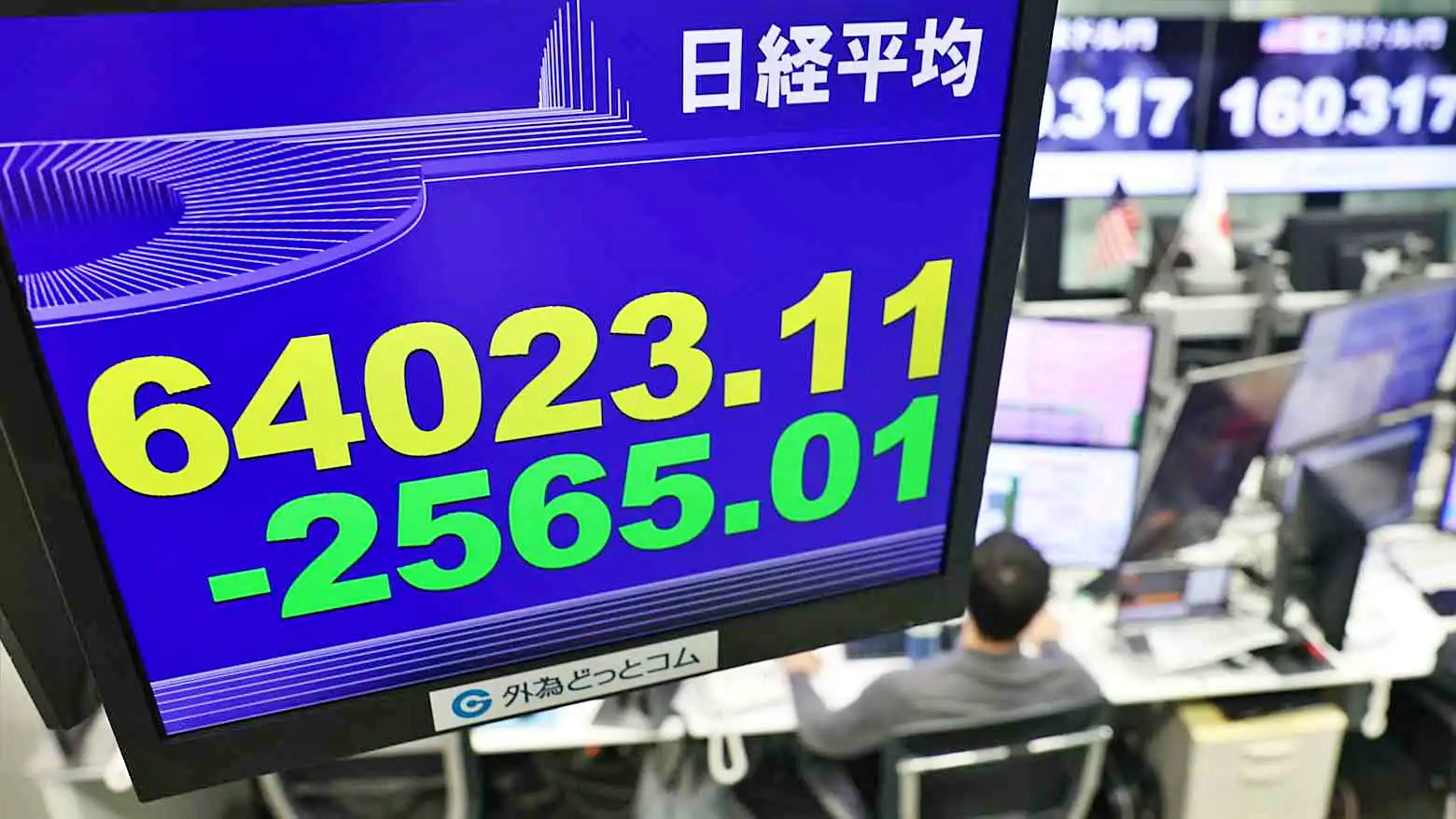 Sebuah layar di Tokyo menampilkan angka Indeks Saham Nikkei pada pagi hari tanggal 8 Juni. (Foto: Nikkei Asia/Hikaru Yagi)