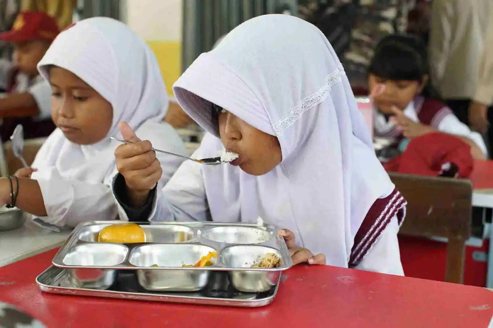 Survei Akademika: Hanya 36 Persen Penerima Selalu Habiskan MBG