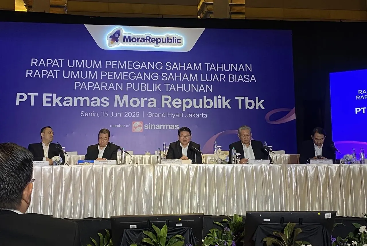Jajaran Direksi PT Ekamas Mora Republik Tbk (MORA) Direktur Jimmy Kadir, Direktur Gentha Andhika Putra, Direktur Utama Timotius M. Sulaiman, Direktur Yopie Widjaja, serta Direktur dan Sekretaris Perusahaan Resi Y. Bramani. Foto: Dok. MORA