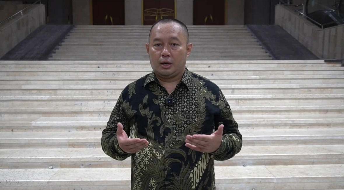 Direktur Pengembangan Budaya Digital Kementerian Kebudayaan, Insan Abdirrohman, menyampaikan sambutan secara virtual dalam Forum Ekonomi Regional Jawa Barat (FER Jabar) 2026, Selasa, 23 Juni 2026. Dalam pesannya, Insan mendorong digitalisasi budaya sebagai instrumen penguatan ekonomi kreatif di Jawa Barat. Foto: Dok. Kemenbud.