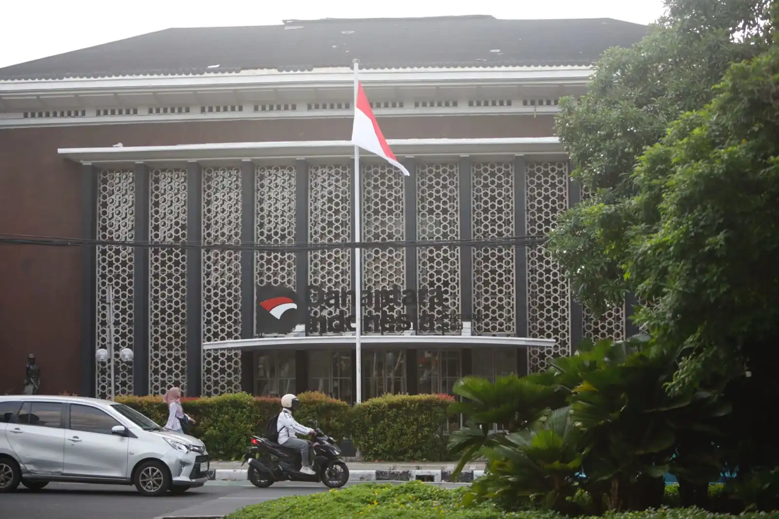 Danantara digadang menjadi motor investasi nasional, tetapi sejumlah kalangan menilai fondasi tata kelolanya masih menyisakan pekerjaan rumah. THINK dan CELIOS menyoroti isu transparansi, pengawasan, hingga imunitas hukum yang dinilai perlu dibenahi agar kepercayaan publik dan investor tetap terjaga. Foto: Dok. KabarBursa.